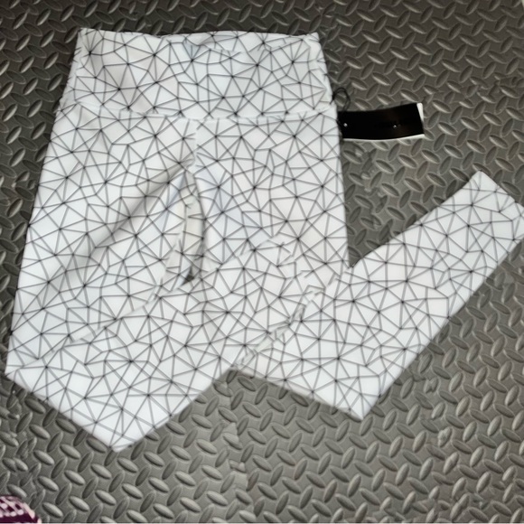 KARMA. Leggings - Picture 4 of 4